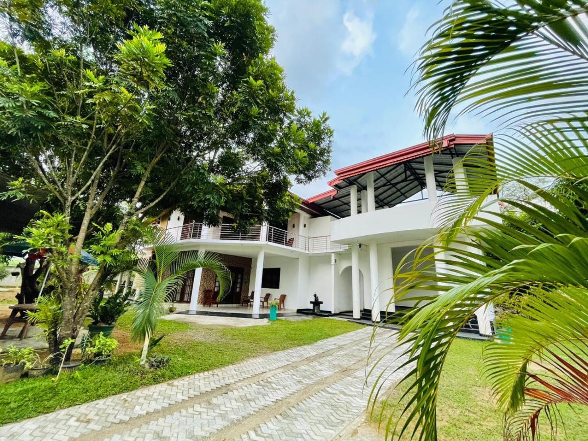 White Win Villa Elewala Bagian luar foto