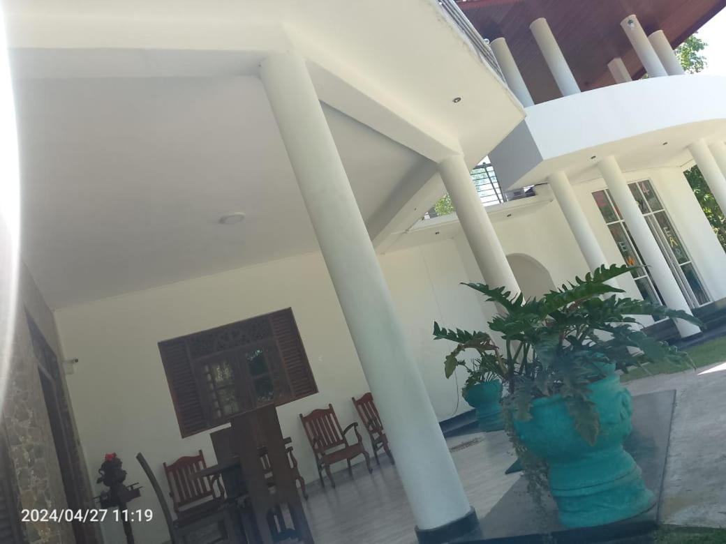 White Win Villa Elewala Bagian luar foto