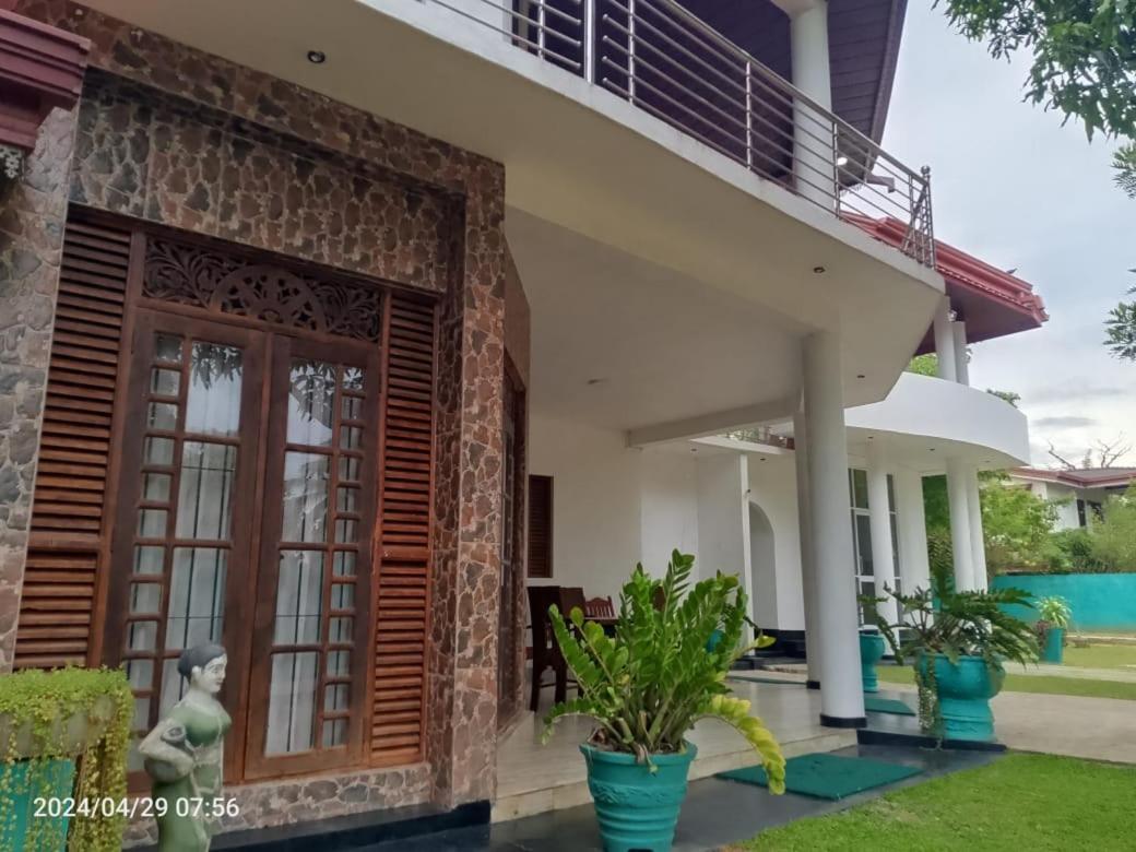 White Win Villa Elewala Bagian luar foto